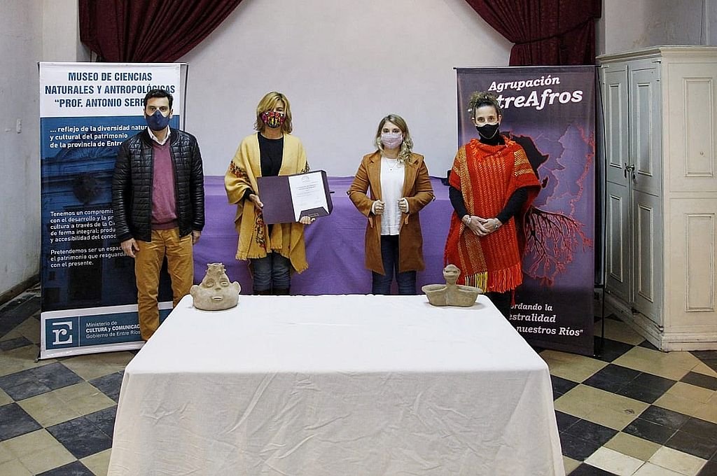 Un conversatorio y la presentación de un programa fueron las actividades en el marco de la conmemoración del Día de los/as Afroentrerrianos/as y la Cultura Afrolitoraleña.