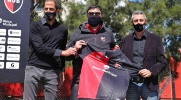 Sebastián Peratta dejó su cargo y el DT está con los días contados. Archivo.