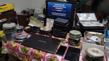 En la capital. Uno de los allanamientos se hizo en barrio Candioti Norte (calle Avellaneda 3700) y otro en barrio La Esmeralda