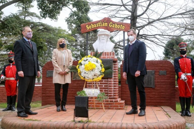 Corach encabezó el acto por el 494° aniversario del primer asentamiento español en territorio argentino y el Día de las Municipalidades
