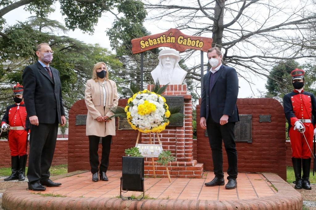 Corach encabezó el acto por el 494° aniversario del primer asentamiento español en territorio argentino y el Día de las Municipalidades