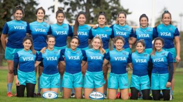 Antonella Reding (cuarta de izquierda a derecha arrodillada) junto al plantel que buscará llevar al rugby argentino a los JJOO de Tokyo. Gentileza Prensa UAR