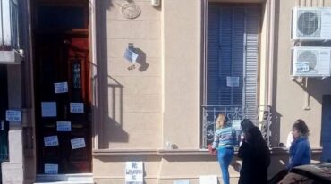 Hubo una protesta frente al domicilio de Benedetto