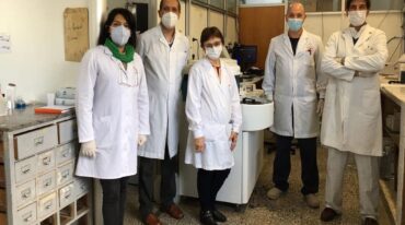 El equipo de profesionales bioquímicos del Laboratorio del Hospital Centenario