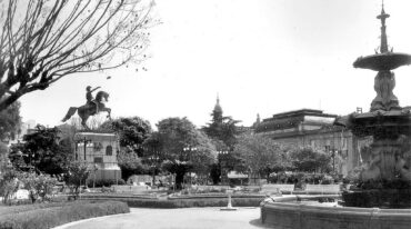 En la plaza 1° de Mayo