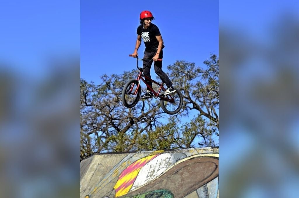 Los adeptos a deportes extremos reclaman por el mantenimiento del skate park de la capital provincial.