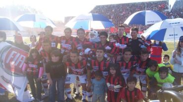 El equipo de Patronato en la final de 2008 ante Central Córdoba de Santiago del Estero.  Gentileza