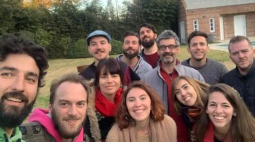 El proyecto editorial colectivo esta conformado por 10 personas entre los 22 y los 50 años residentes en la ciudad de Rosario