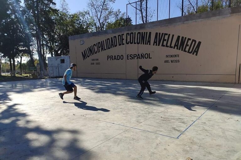 Práctica de la selección Argentina de Frontball en el Prado Español de Colonia Avellaneda.