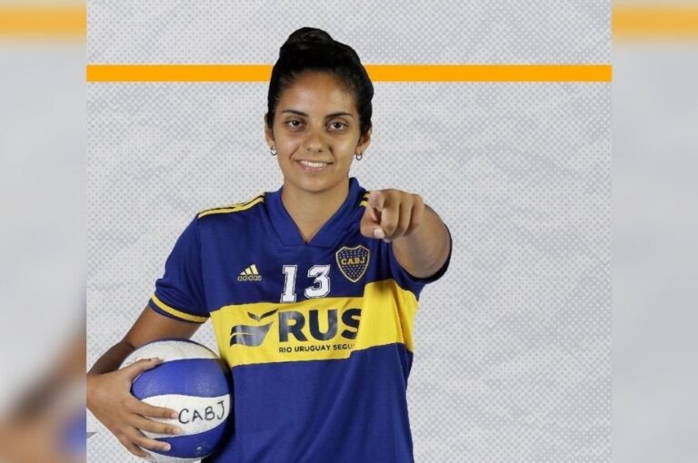 Sabrina Germanier promocionando actividades de Boca Juniors. Ganó todo en el país con el Xeneize