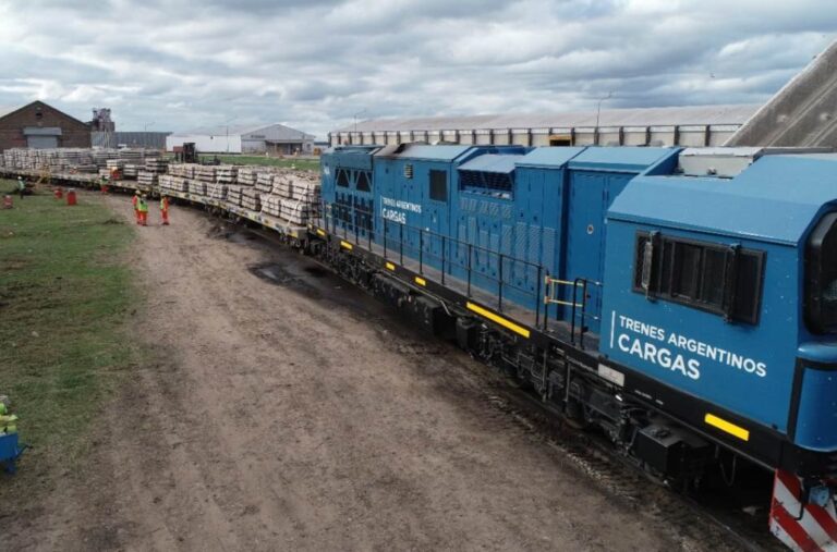 Trenes Argentinos Infraestructura transportó 38.000 toneladas de durmientes para la modernización del sistema ferroviario de carga. Gentileza: prensa Trenes Argentinos Cargas.