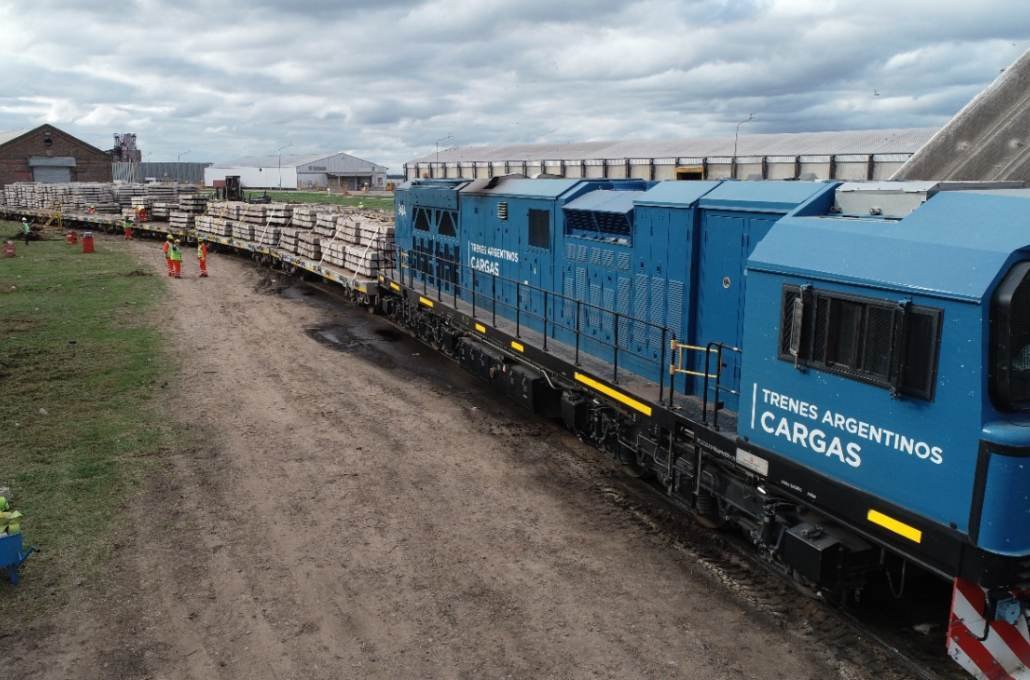 Trenes Argentinos Infraestructura transportó 38.000 toneladas de durmientes para la modernización del sistema ferroviario de carga. Gentileza: prensa Trenes Argentinos Cargas.