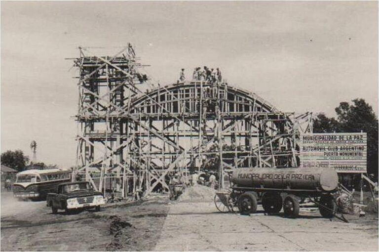 Histórico registro fotográfico de los inicios de la construcción