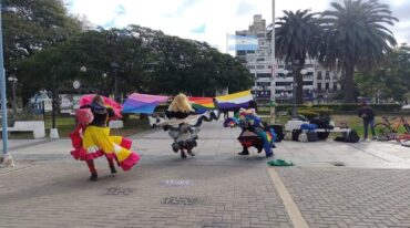 Sirenas de Agua Dulce presentaron una performance a puro despliegue de polleras.