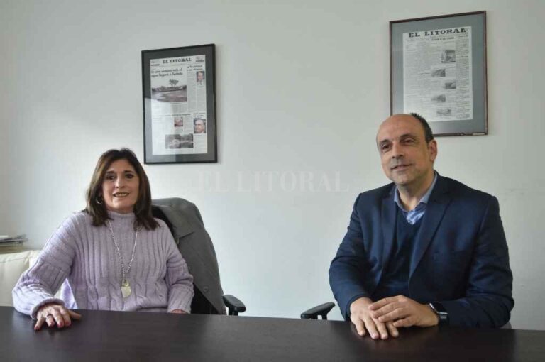 Adriana Molina y José Corral eligieron a El Litoral para anunciar los primeros puestos de la lista que preparan para renovar el Concejo Municipal.   Flavio Raina