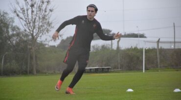 Agustín Andreoli comenzó a trabajar con pelota después de varios meses sin contactos.  Prensa Patronato