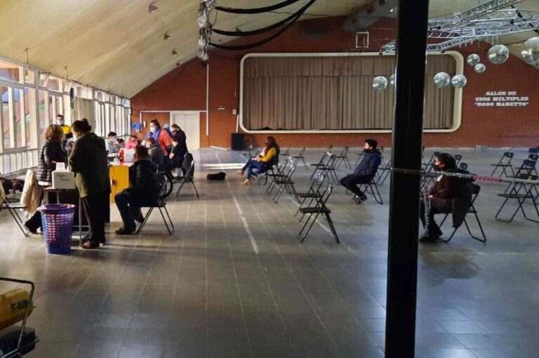 En el histórico salón. En el mismo lugar donde Libertad vivió jornadas históricas hace muchos años con el básquetbol