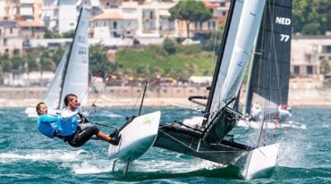 En plena competencia Krevisky y Aragonés navegaron con más de 25 nudos de viento. Gianluca Di Fazio