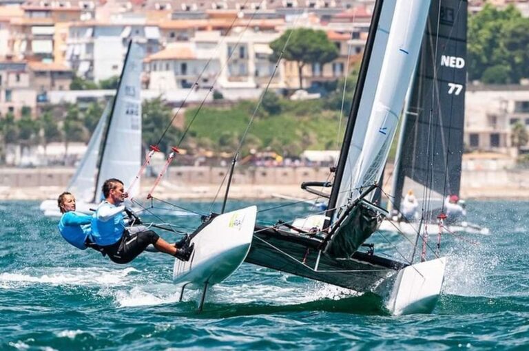 En plena competencia Krevisky y Aragonés navegaron con más de 25 nudos de viento. Gianluca Di Fazio