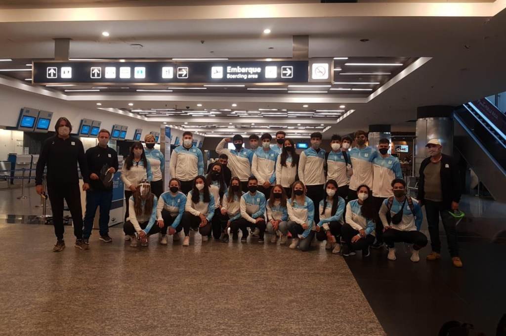 El equipo argentino en el aeropuerto el sábado pasado