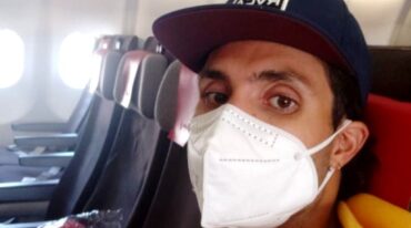 La selfie en el avión que Bruno compartió con Mirador Entre Ríos dando cuenta de su viaje de regreso.