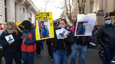 Los familiares de Gustavo Cordero encabezaron la marcha llevada adelante el lunes. Entre el dolor y la incertidumbre