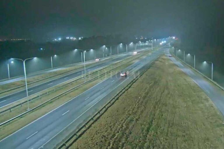 Así lucía la autopista Santa Fe - Rosario en las primeras horas de este martes.  Gentileza