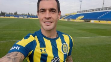 Milton Caraglio ya posa con la camiseta ´´canalla´´. Rosario Central.