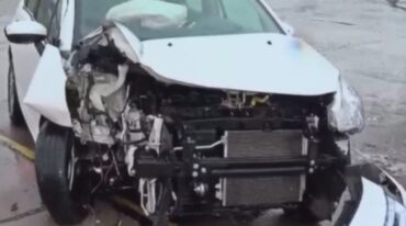El automóvil que impactó contra una columna. Gentileza