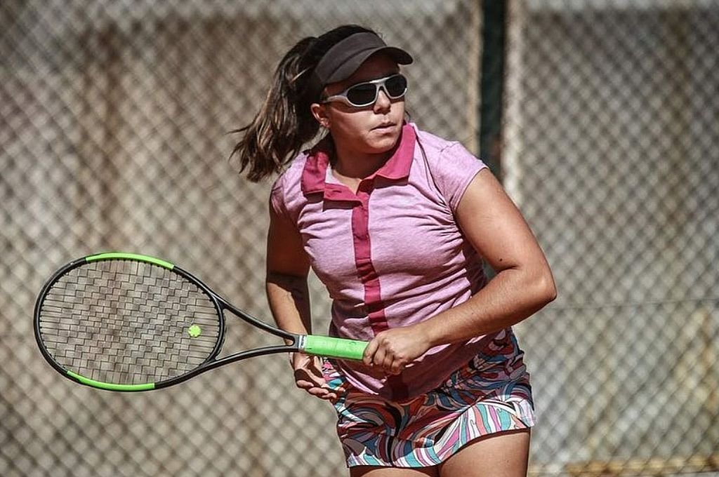 Vázquez no pudo continuar jugando al tenis de manera profesional. Lejos de caerse