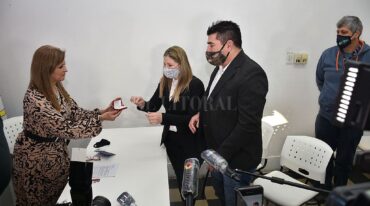 Ivana y Gaspar. Protagonizaron la primera unión civil en Santa Fe