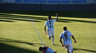 Juan Cruz Esquivel festeja su gol