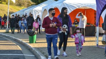 n el Puerto Nuevo se puede disfrutar de un paseo y apreciar las artesanías en la Feria de Invierno. Aldana Badano