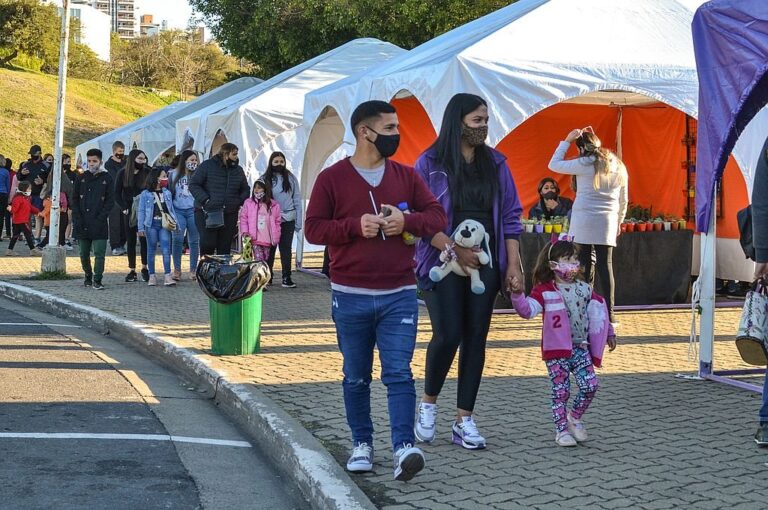 n el Puerto Nuevo se puede disfrutar de un paseo y apreciar las artesanías en la Feria de Invierno. Aldana Badano