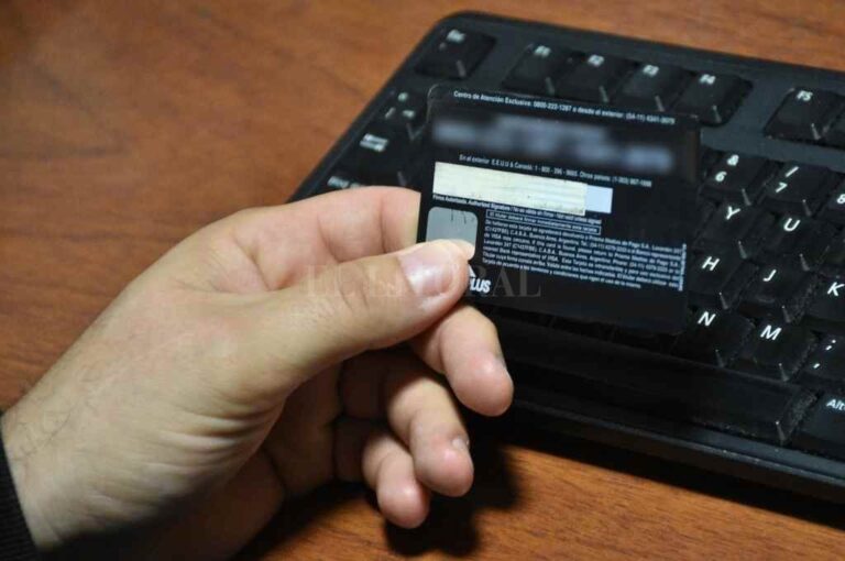 "Uno ya desconfía de todas las personas a la que les dio la tarjeta