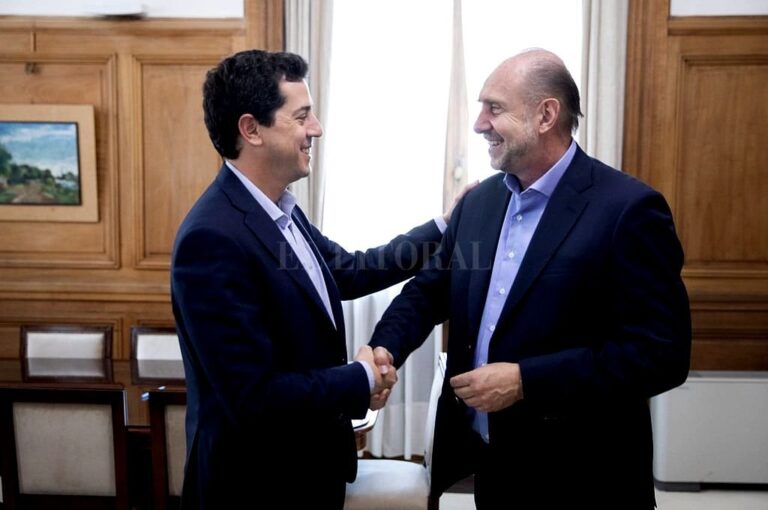 Wado de Pedro y Omar Perotti. Archivo El Litoral