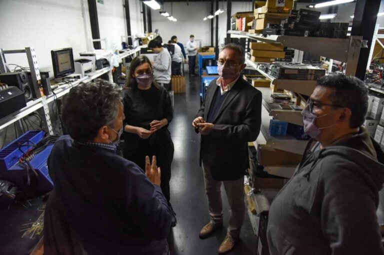 Costamagna valoriza la apuesta que ha hecho el gobierno al sector productivo y él se encarga de recorrer establecimientos industriales.    Gentileza