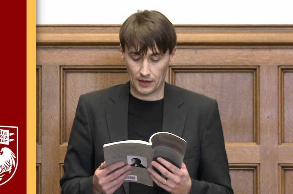 "Estoy convencido de que muchos no queremos ni podemos vivir sin la poesía