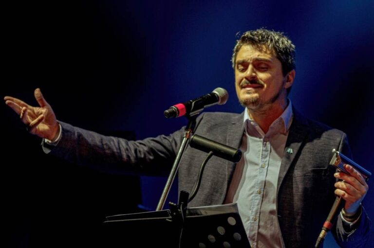 "Con mucho gusto hablo de mi ciudad y me siento un 'militante' de ella por decirlo de una manera. Así debe ser cada uno con su terruño" asegura Franco Luciani. Gentileza: Eduardo Fisicaro.