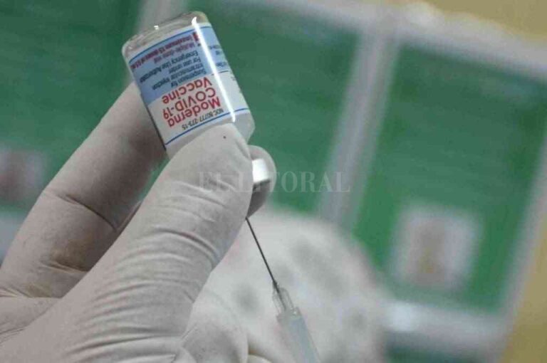 En Santa Fe ya se inició la combinación de Moderna como segunda dosis de Sputnik V