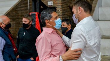 Oscar Lenzi y Sebastián Bértoli se abrazaron tras la votación.