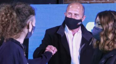 Omar Perotti habló con los jóvenes en Rosario y anunció el envío del mensaje para habilitar su voto.   Gobierno de Santa Fe