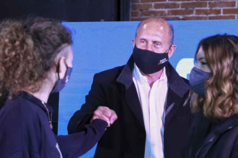 Omar Perotti habló con los jóvenes en Rosario y anunció el envío del mensaje para habilitar su voto.   Gobierno de Santa Fe