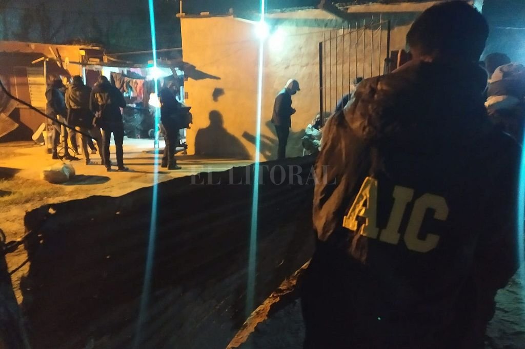 Los investigadores tratan de determinar qué fue lo que ocurrió dentro de una vivienda de calle Larrea