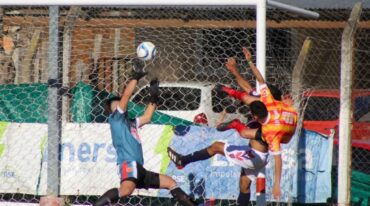 Martín Sánchez convirtiendo su segundo gol. Selene Osorio