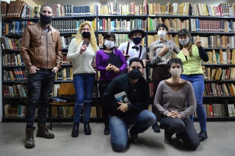 Participantes del taller literario del colectivo La Muchedumbre. Gentileza
