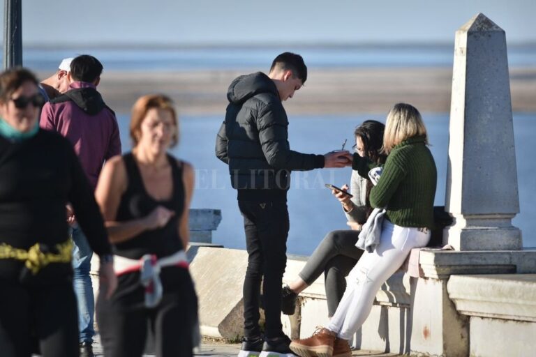 Costanera. El lugar elegido por la mayoría para salir a disfrutar al sol y el aire libre en Santa Fe. Pablo Aguirre