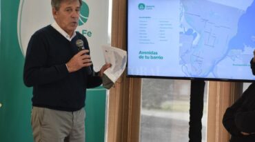 El objetivo que planteó el intendente Jatón fue que para fin de año Santa Fe tenga un 40% de su luminaria con luces led. Guillermo Di Salvatore