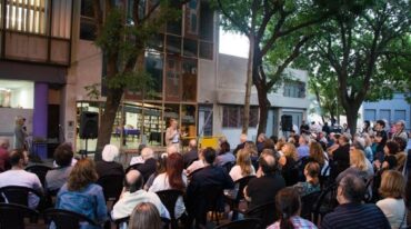 La biblioteca reabrió al público en febrero de 2014. Aquí