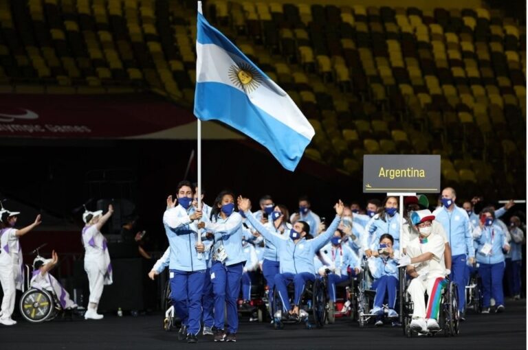 La delegación de Argentina en la inauguración de los Juegos Paralímpicos de Tokio 2021.